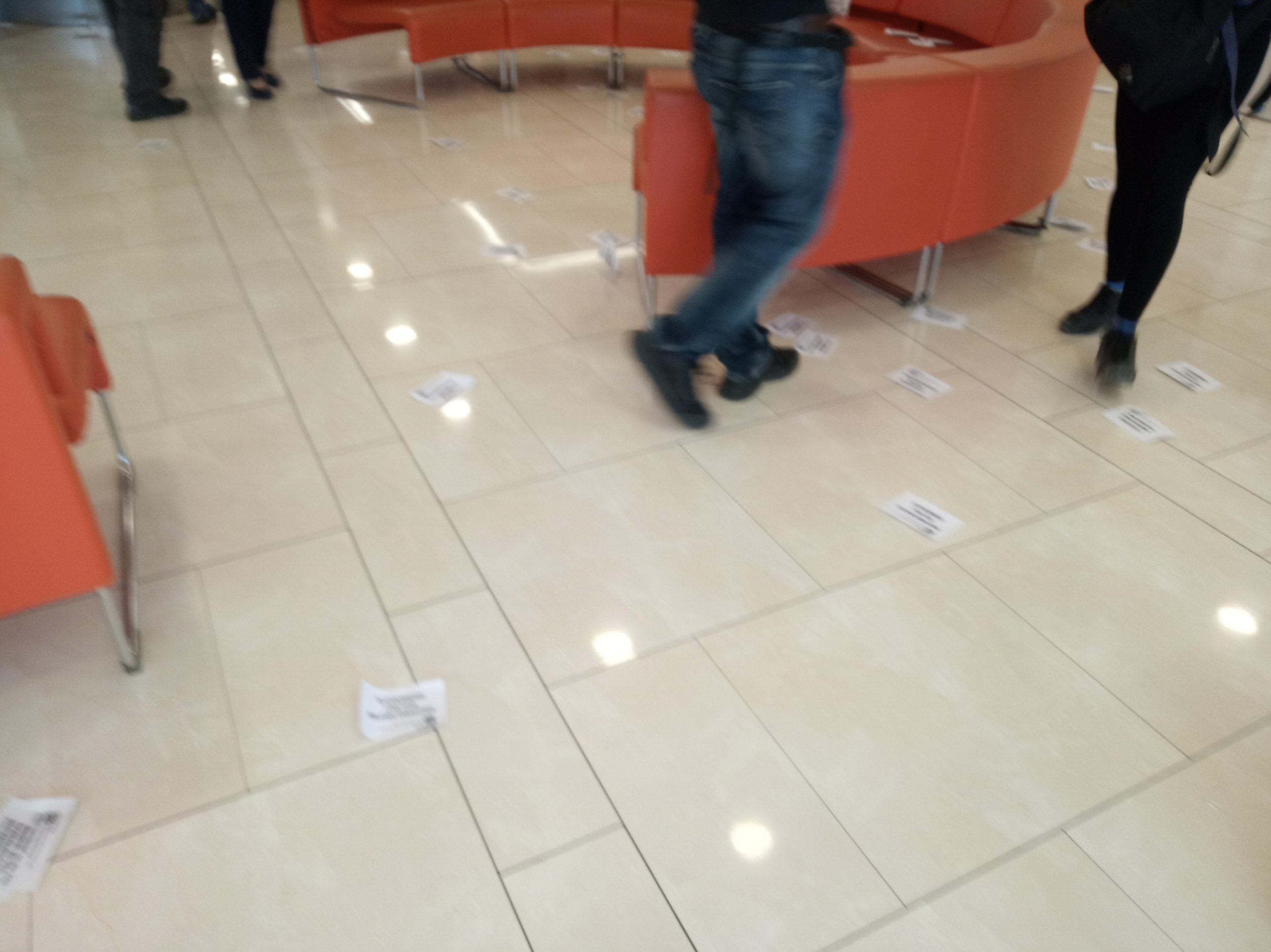 Ρουβίκωνας: Παρέμβαση στα κεντρικά γραφεία της Βιοϊατρικής στην Κηφισίας