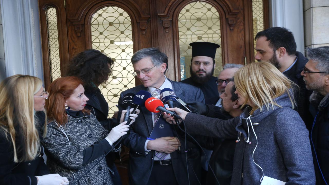 Ο Τσιόδρας στο σταυροδρόμι αρετής και κακίας