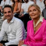 Το Super Puma-ταξί του Μητσοτάκη, οι προσαγωγές φωτορεπόρτερ και το (ακόμη πιο) δυστοπικό μέλλον της ενημέρωσης