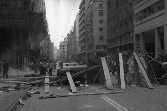 23 Ιουλίου 1975: η πρώτη επέτειος της Δημοκρατίας βάφεται στο αίμα των απεργών οικοδόμων και της νεολαίας
