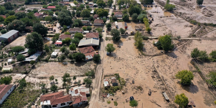 Πλημμύρες, κρατικά εγκλήματα και στο βάθος η αλληλεγγύη