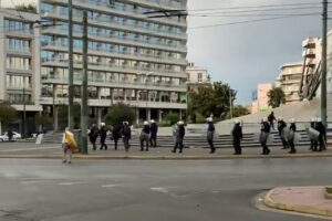 Πλατεία Καραισκάκη, αύρες και χημικά