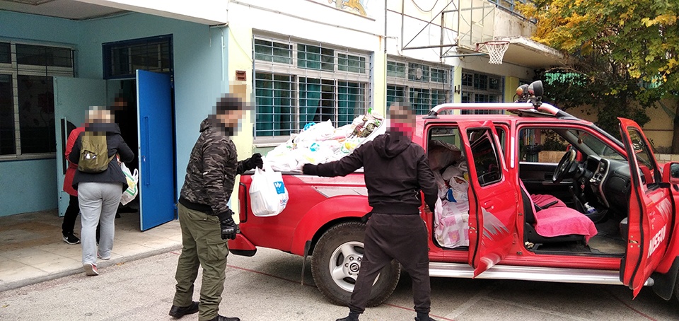 Ρουβίκωνας, διανομή τροφίμων σε δημοτικά σχολεία