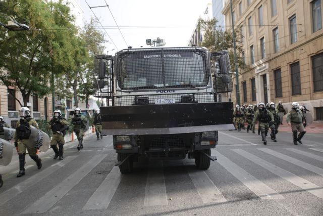 Άρχισε ο αέρας χούντα να μυρίζει
