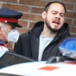 Η αστυνομία συνέλαβε τον Pablo Hasel, εισβάλοντας στο πανεπιστήμιο που βρισκόταν Η αστυνομία συνέλαβε τον Pablo Hasel, εισβάλοντας στο πανεπιστήμιο που βρισκόταν