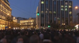 Η μαζική πορεία αλληλεγγύης στον απεργό πείνας ξεκινάει...