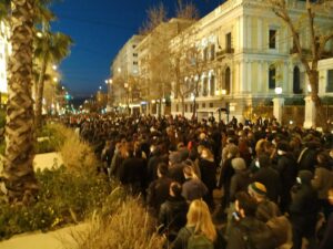 Χιλιάδες άνθρωποι στο δρόμο στο πλευρό του απεργού πείνας