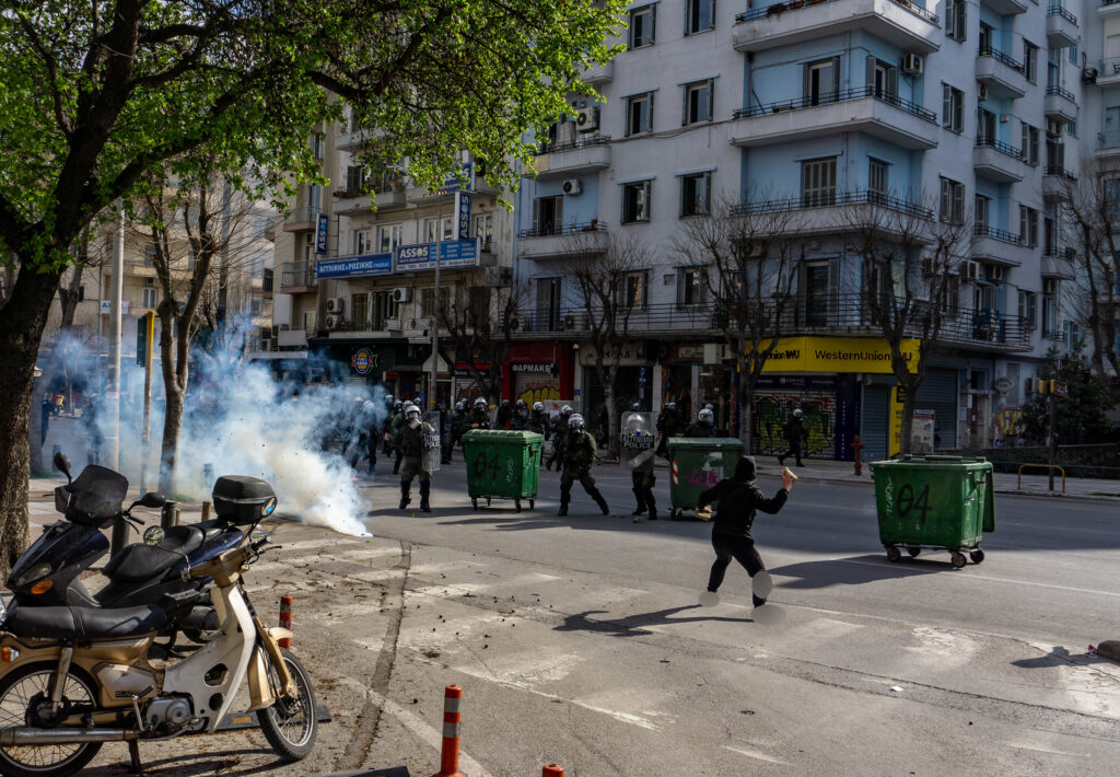 Νέες φωτογραφίες από την πορεία & τις συγκρούσεις στη Θεσσαλονίκη στις 11-3-2021