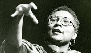 Στη μνήμη της bell hooks (1952-2021):