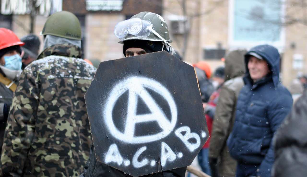 Πάνε οι αναρχικοί στον πόλεμο;