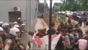 Βίντεο σε αργή κίνηση από την ευθεία βολή των ΜΑΤ κατά των φοιτητών στο ΑΠΘ