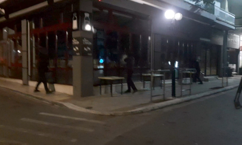 Ρουβίκωνας: Παρέμβαση στο ψητοπωλείο ‘Αλάτι και Πιπέρι’