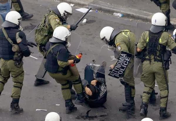 Η συμμορία με τα χακί
