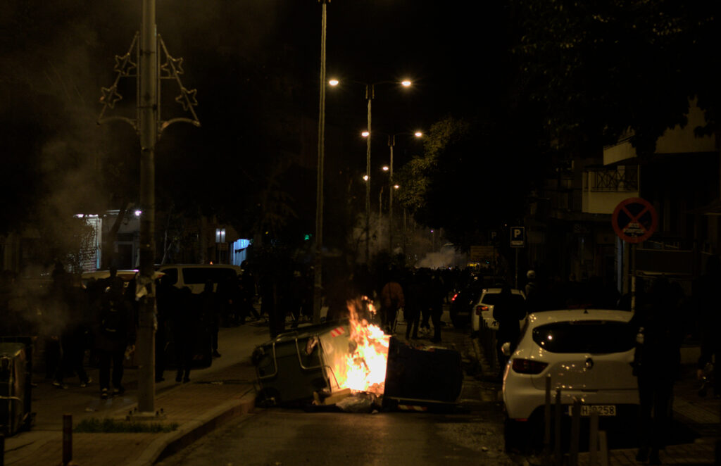 Βίντεο από την πορεία και τις πρωτοφανείς συγκρούσεις στη Θεσσαλονίκη