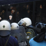 Σαν σήμερα 93 συντρόφισσες/οι ανακαταλαμβάνουν τη Villa Amalias κάτω από τη μύτη των ΜΑΤ (Βίντεο) Σαν σήμερα 93 συντρόφισσες/οι ανακαταλαμβάνουν τη Villa Amalias κάτω από τη μύτη των ΜΑΤ (Βίντεο)