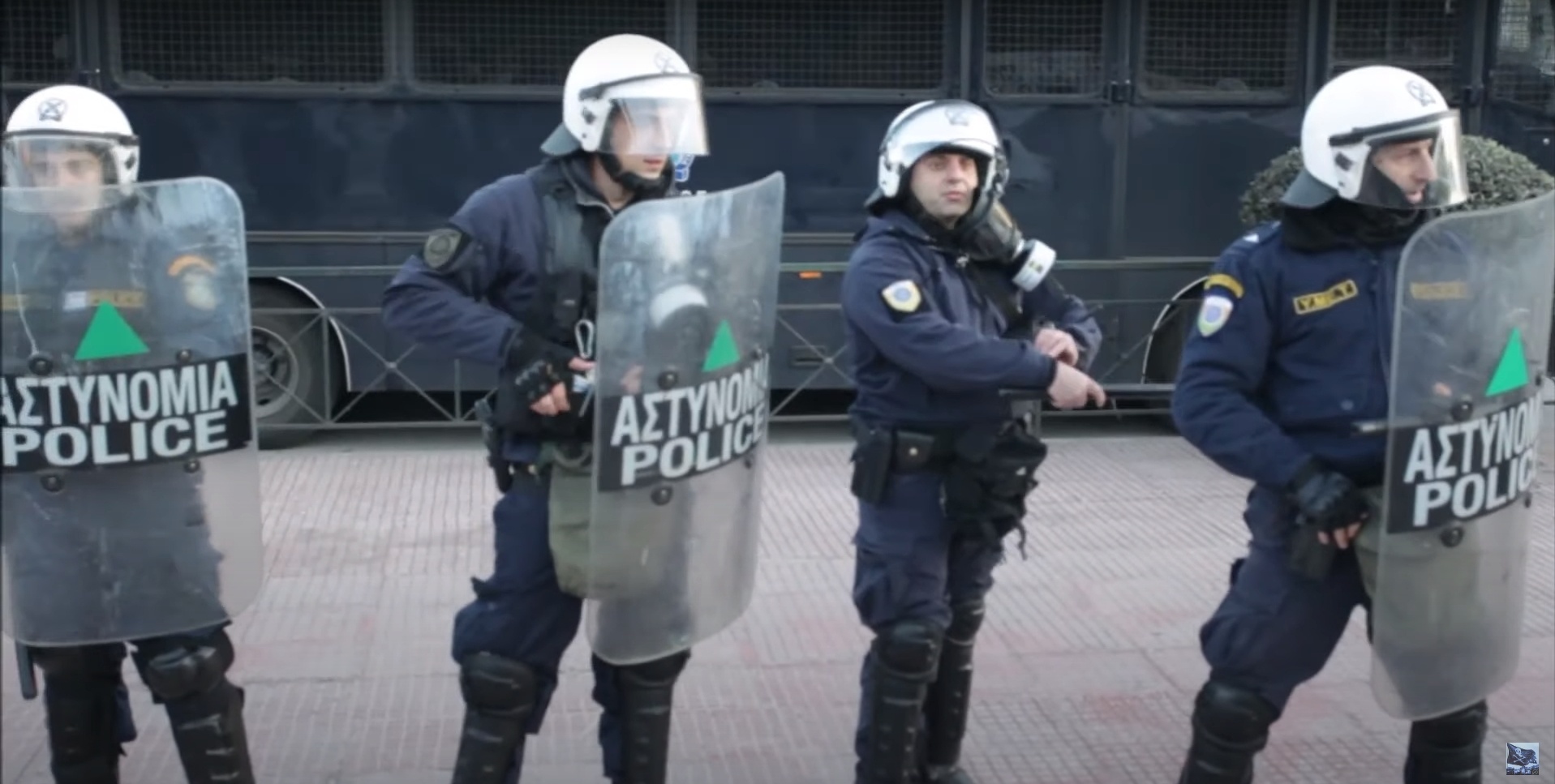 Δικάμερο βίντεο καταγράφει πώς ξεκίνησαν και από ποιους χθες τα επεισόδια στο Μέγαρο Μουσικής