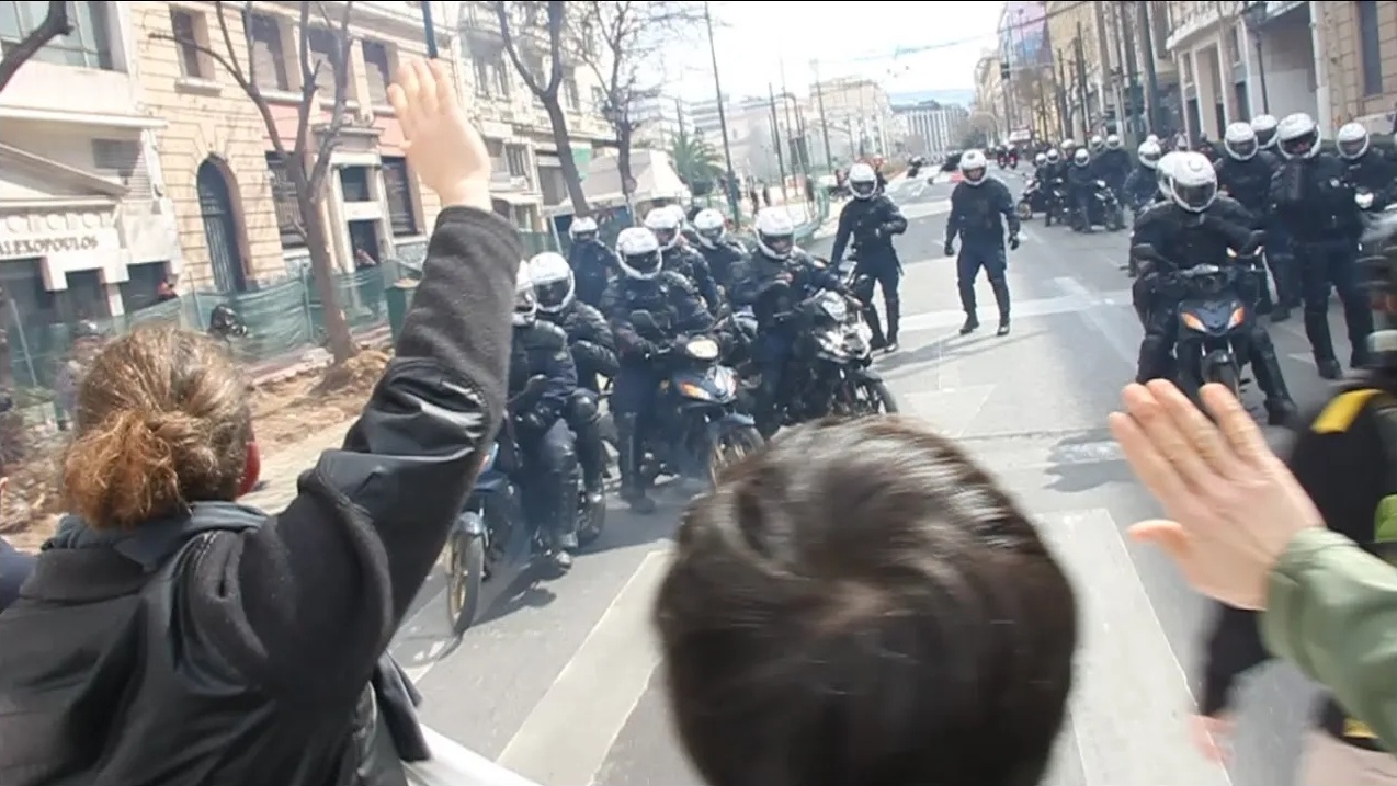 [Video] Σκηνές τρομοκρατίας σ’έναν ανελεύθερο τόπο όπου δολοφονούνται 57 άνθρωποι κι όσοι αντιδρούν ματώνουν