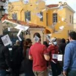 Ρουβίκωνας: Παρέμβαση στο σπίτι του πρώην Υπουργού Μεταφορών Ρουβίκωνας: Παρέμβαση στο σπίτι του πρώην Υπουργού Μεταφορών