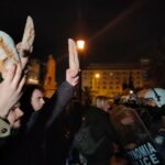 Ούτε σε πόλεμο: Απαγόρευσαν σε δικηγόρους και φοιτητές να δώσουν τρόφιμα στην Κατάληψη στην Πρυτανεία (Video) Ούτε σε πόλεμο: Απαγόρευσαν σε δικηγόρους και φοιτητές να δώσουν τρόφιμα στην Κατάληψη στην Πρυτανεία (Video)