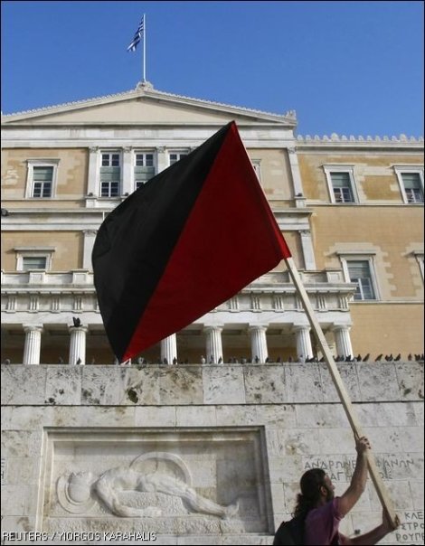 Αποχή στην γιορτή της ανάθεσης με το μάτι στην επόμενη μέρα