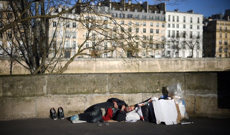 homeless Paris