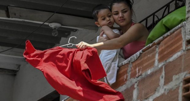 Κολομβία. Η πείνα πυροδοτεί διαμαρτυρίες και λεηλασίες τροφίμων