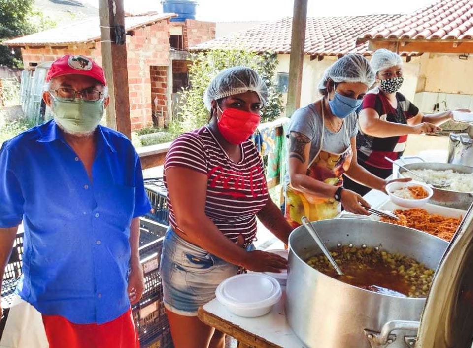 Κουζίνα που έχει δημιουργηθεί για την κάλυψη αναγκών των αστέγων