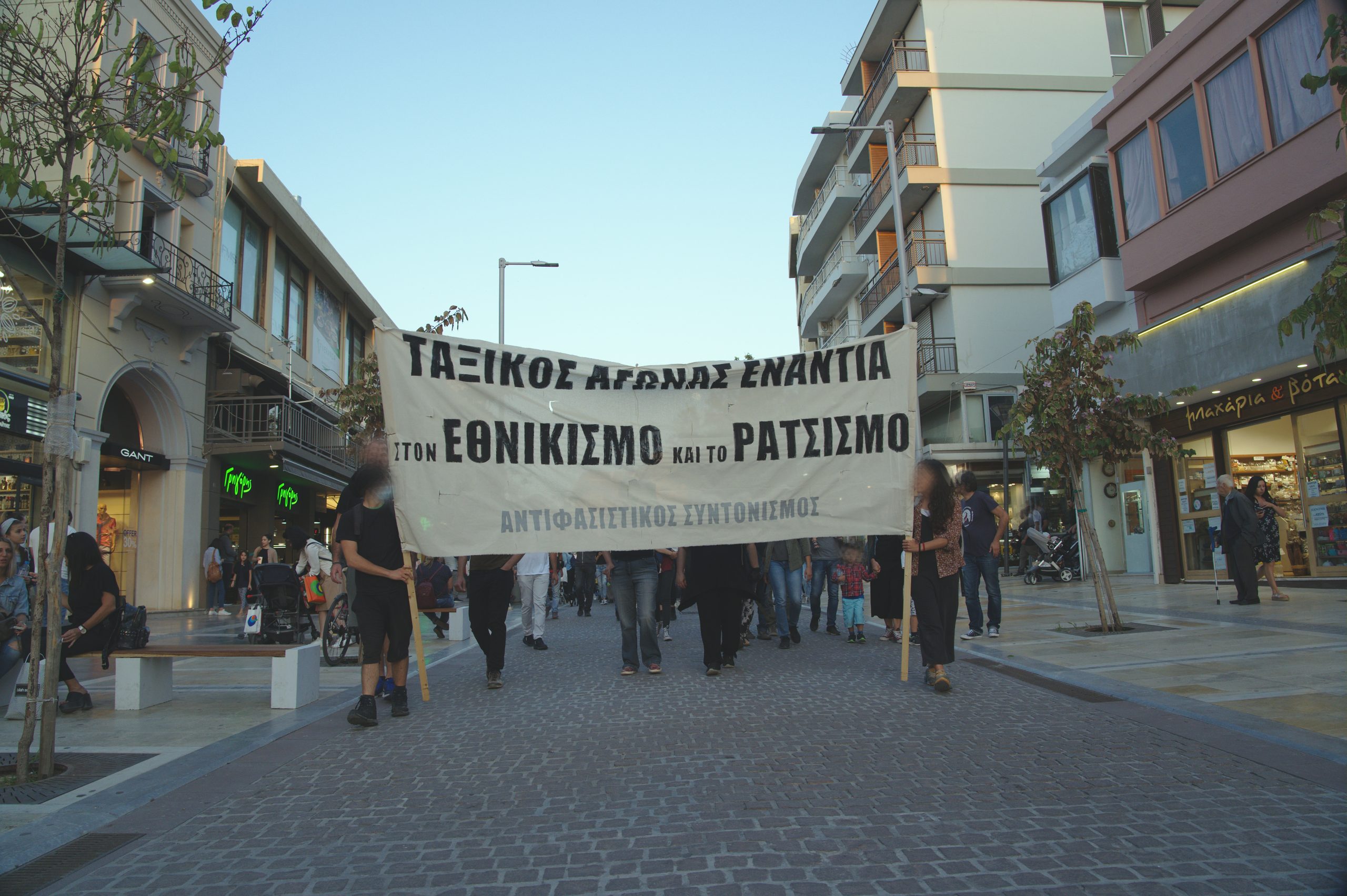 Μεγαλειώδης αντιφασιστική πορεία στο Ηράκλειο