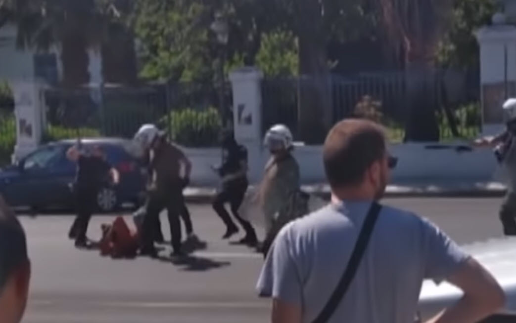 Το βίντεο του άγριου ξυλοδαρμού του Β. Μάγγου απο την ΕΛ.ΑΣ., και τι γνωρίζουμε ως τώρα για την υπόθεση του θανάτου του