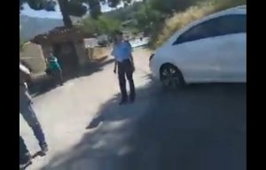 Κάτοικοι διώχνουν τον Μπέο από τις Σταγιάτες