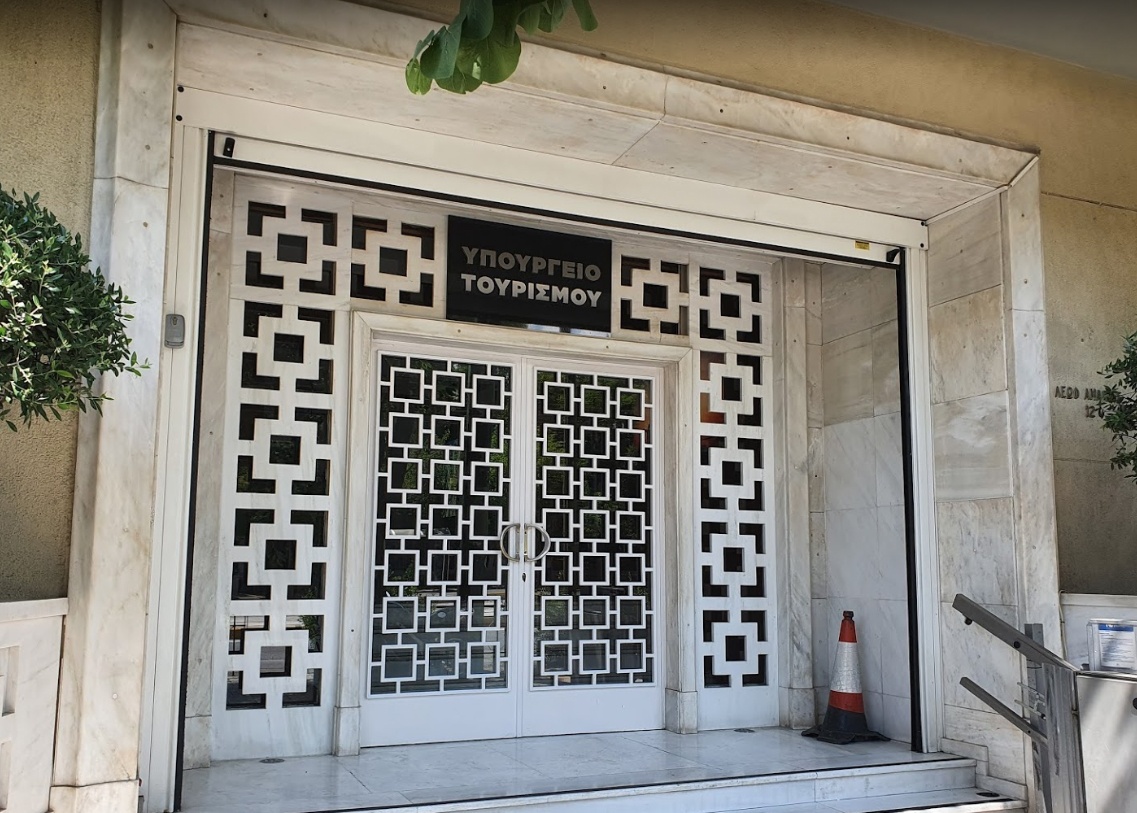 Ρουβίκωνας: Παρέμβαση στο Υπουργείο Τουρισμού
