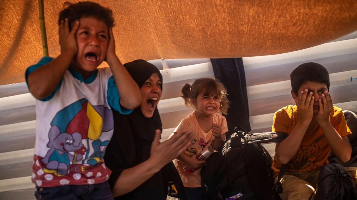 moria lesbos kara tepe migrants refugees teargas riot police greece 1