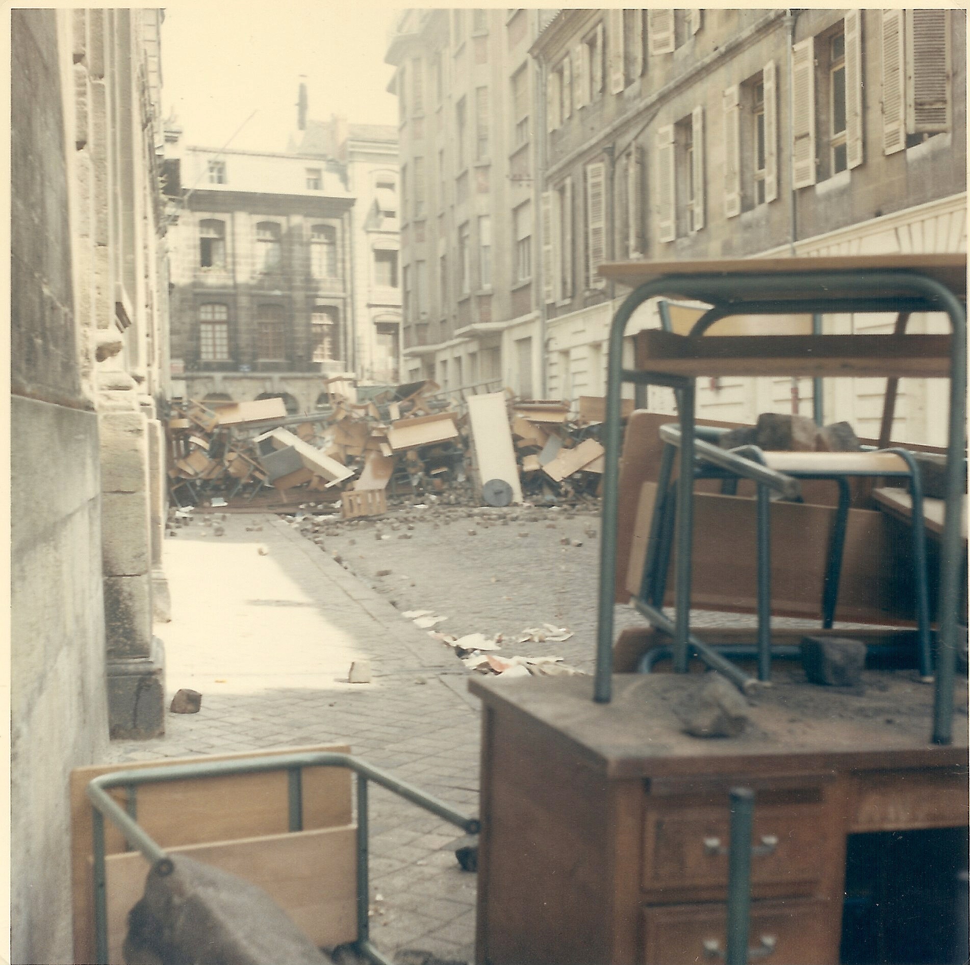 1968-05_Évènements_de_mai_à_Bordeaux_-_Rue_Paul-Bert_1 ΚΝΕ και οι μαθητικές καταλήψεις