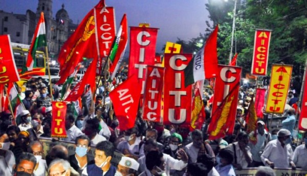 Η μεγαλύτερη απεργία στον κόσμο: 200 εκατ. εργαζόμενοι παραλύουν την Ινδία