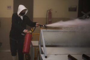 Η αστυνομία συνέλαβε τον Pablo Hasel, εισβάλοντας στο πανεπιστήμιο που βρισκότανε. ΛΕΥΤΕΡΙΑ ΣΤΟΝ PABLO HASEL!