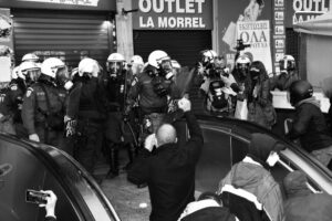 Αντιμέτωπος με τέρατα, όταν το μόνο όπλο που έχεις είναι οι γροθιές και η φωνή σου