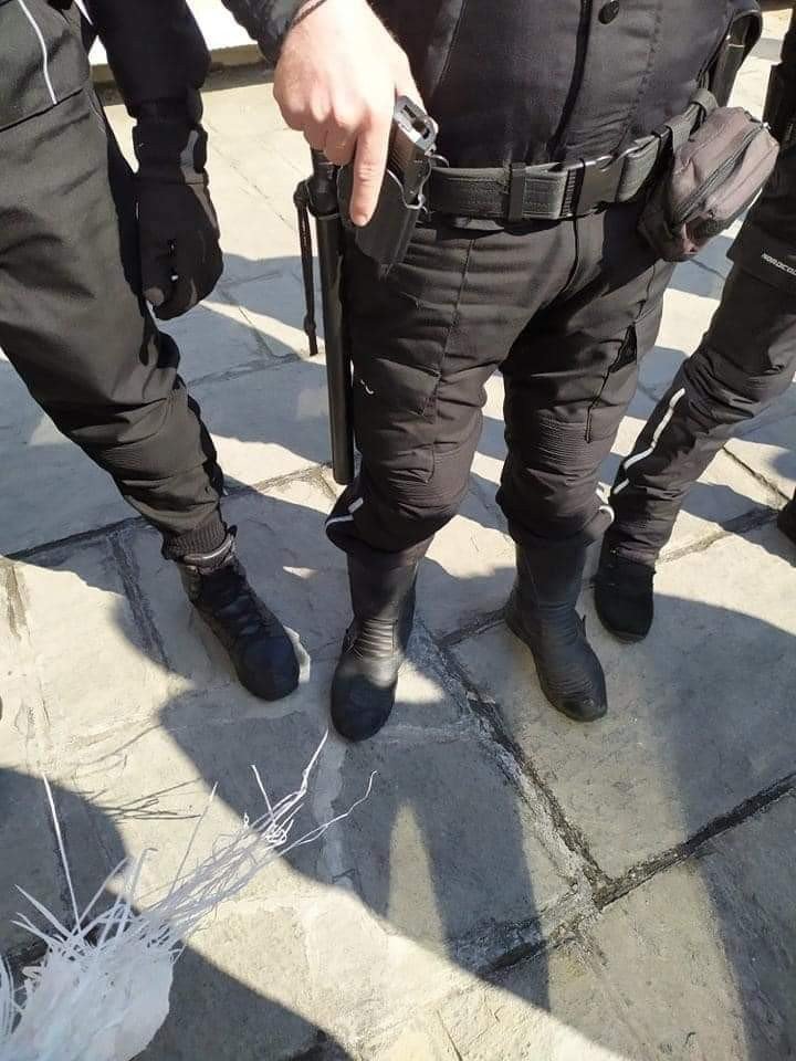 Αστυνομικός με το χέρι στο όπλο στην πρυτανεία ΑΠΘ