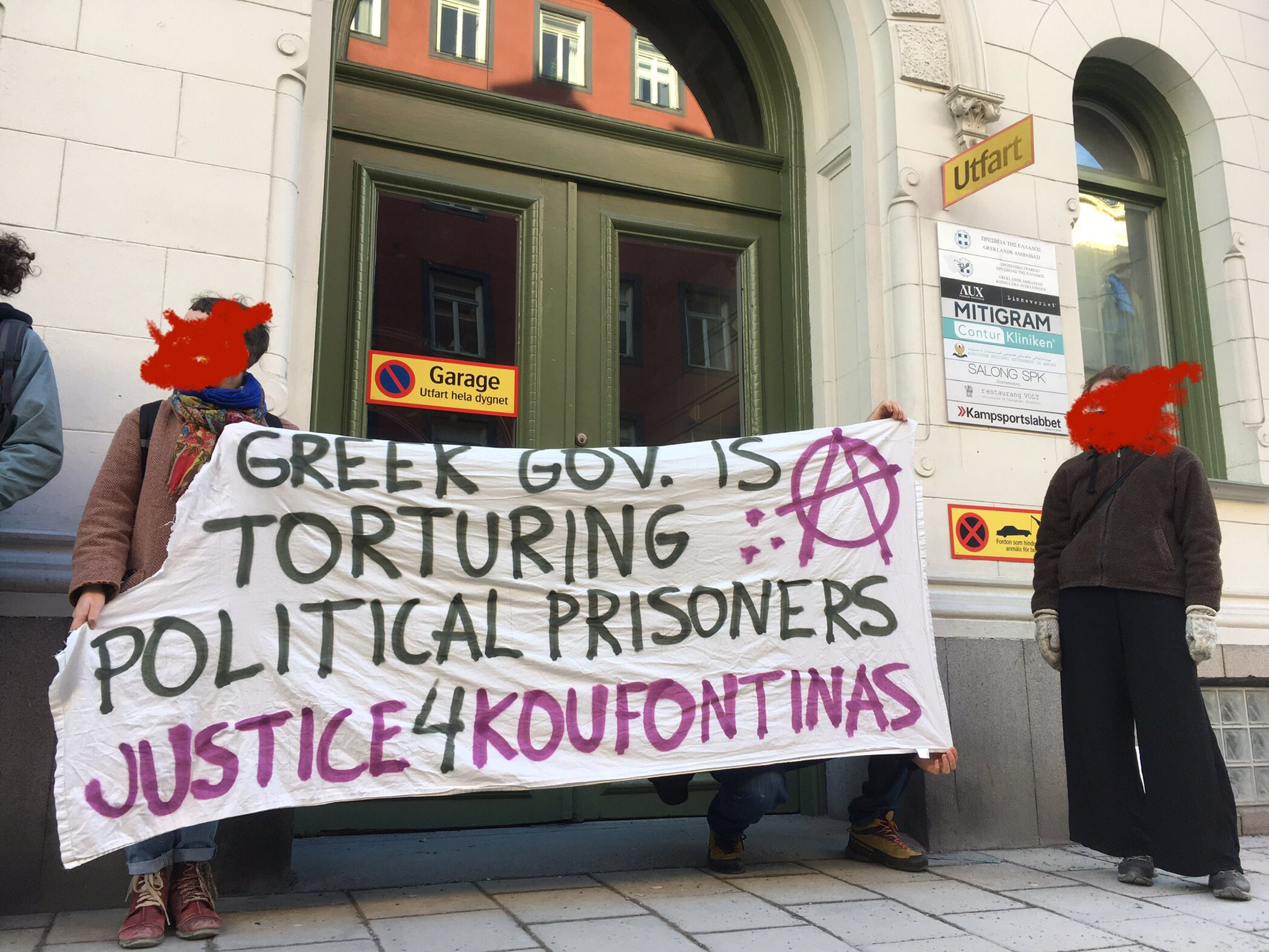 [Video] Αναρχική παρέμβαση για Κουφοντίνα στην ελληνική πρεσβεία (Στοκχόλμη, Σουηδία)