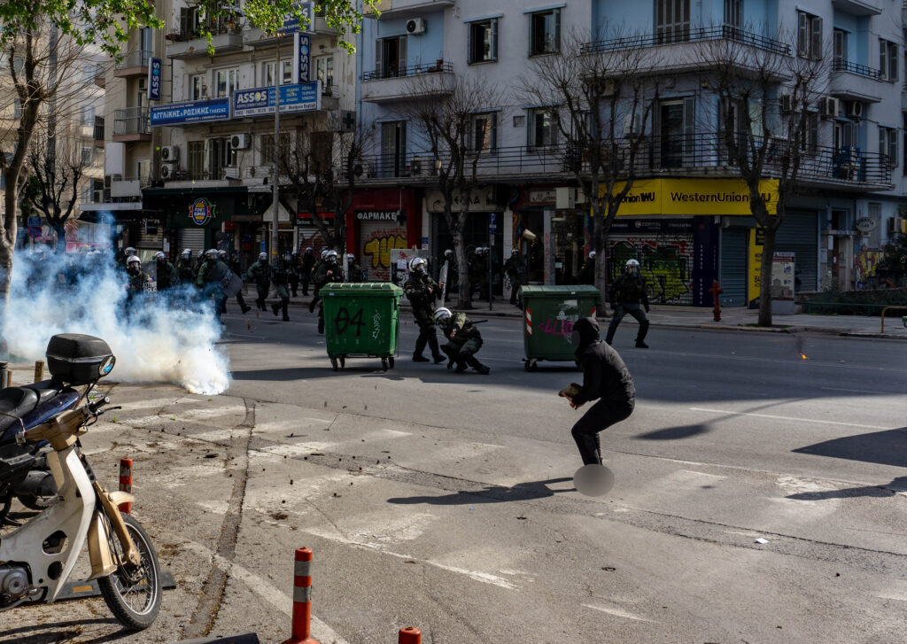 Νέες φωτογραφίες από την πορεία & τις συγκρούσεις στη Θεσσαλονίκη στις 11-3-2021