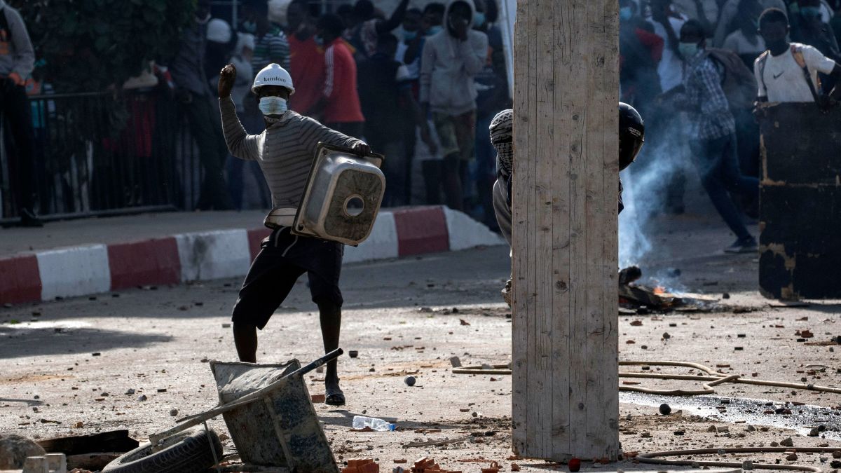 Ο  θυμός ξεσπά στη Σενεγάλη