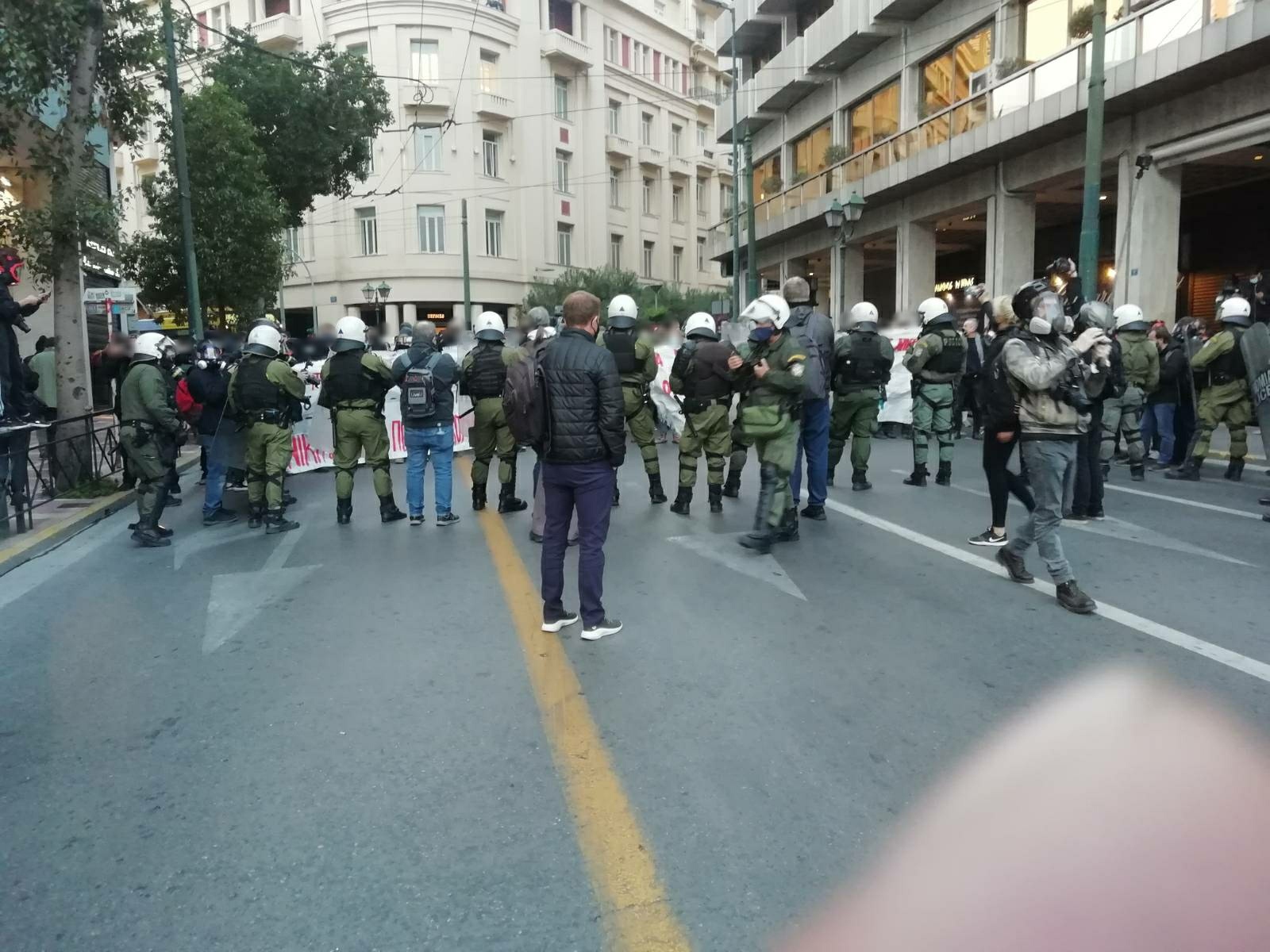 Ο Κουφοντίνας σε κρίσιμη κατάσταση – Άγρια καταστολή στην Αθήνα και διαδηλώσεις σε πολλές πόλεις (photo & video)