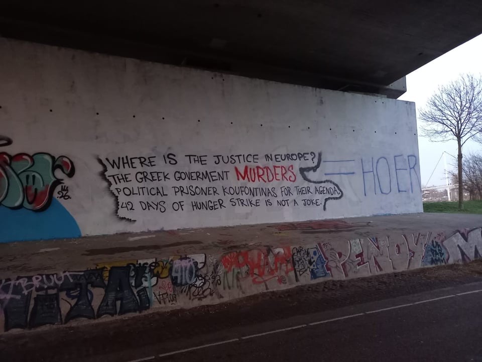 Άμστερνταμ | Γκράφιτι στα πλαίσια της διεθνιστικής αλληλεγγύης προς τον Δ. Κουφοντίνα
