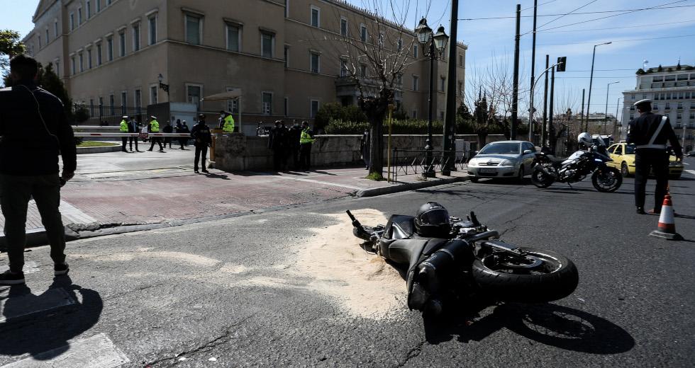 βουλή_τροχαίο Νεκρός σε τροχαίο δίπλα στη Βουλή από υπηρεσιακό αυτοκίνητο