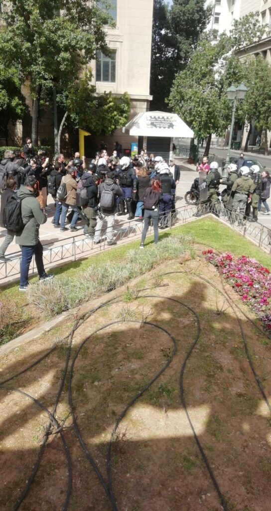 Αθήνα | Το όργιο καταστολής ενάντιον των διαδηλωτών συνεχίζεται