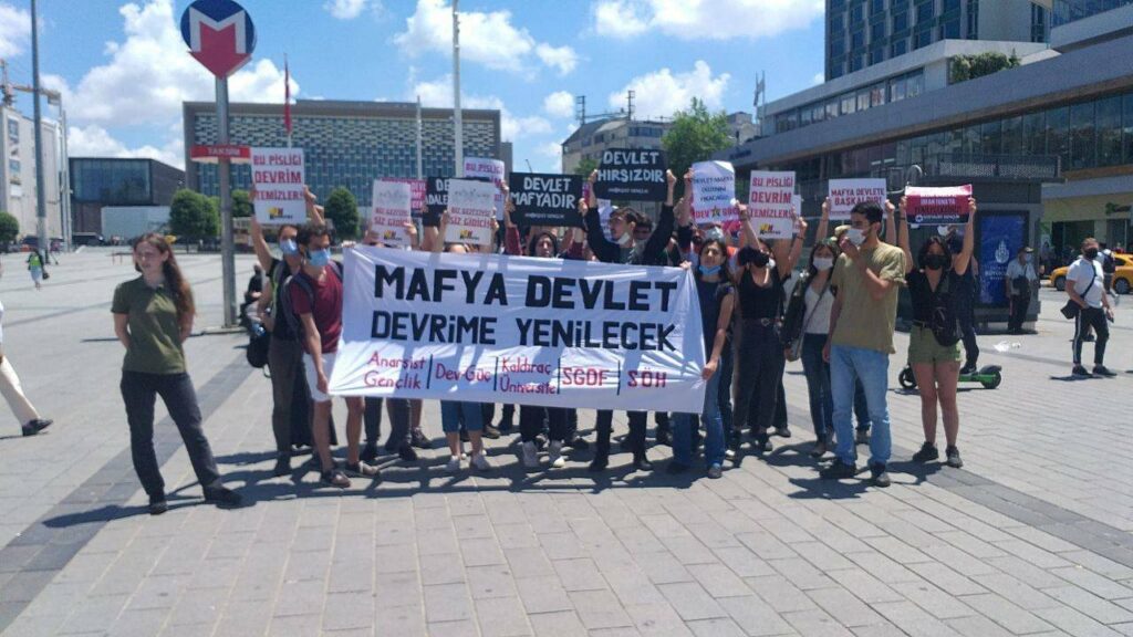 Σκάνδαλο διαπλοκής κράτους-κεφαλαίου-μαφίας στην Τουρκία. Η αστυνομία επιτίθεται σε αναρχικούς
