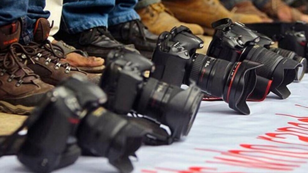 Τουρκία: Η καταστολή των δημοσιογράφων. Η οργάνωση Expression Interrupted παρακολουθεί τις νομικές διαδικασίες δημοσιογράφων και ακαδημαϊκών.
