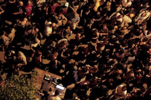 ΚΕΝΟ ΔΙΚΤΥΟ- Ένα βήμα πίσω, ένα άλμα ΕΜΠΡΟΣ. Ανακοίνωση της συλλογικότητας ΚΕΝΟ ΔΙΚΤΥΟ για την ανακατάληψη του ελεύθερου θεάτρου ΕΜΠΡΟΣ[...]