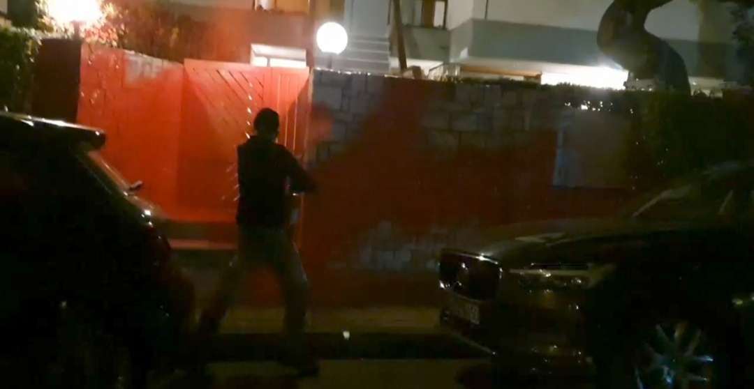 saxinis Ρουβίκωνας: Παρέμβαση στο σπίτι του διευθ