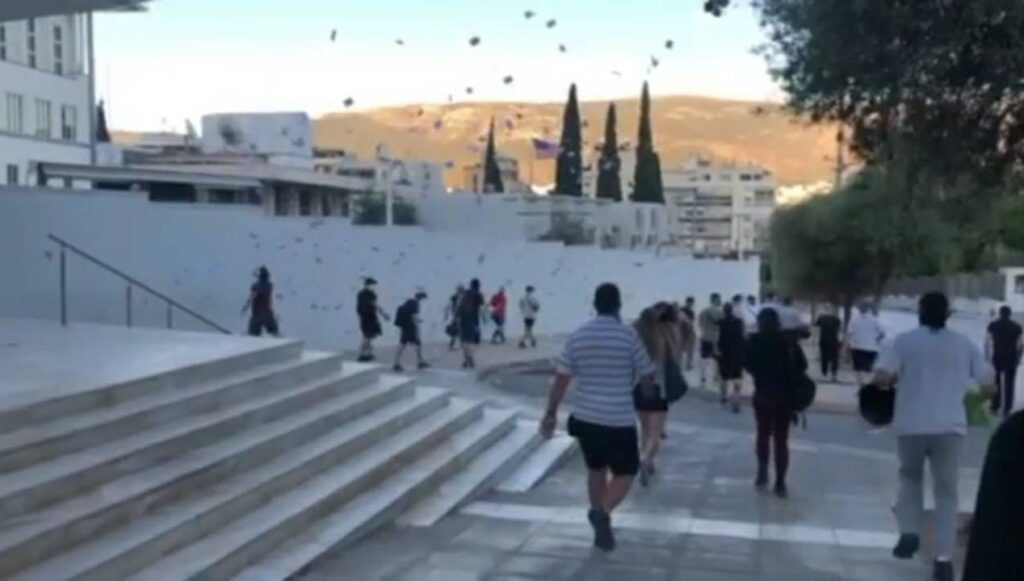 Ρουβίκωνας: Παρέμβαση στην πρεσβεία των ΗΠΑ