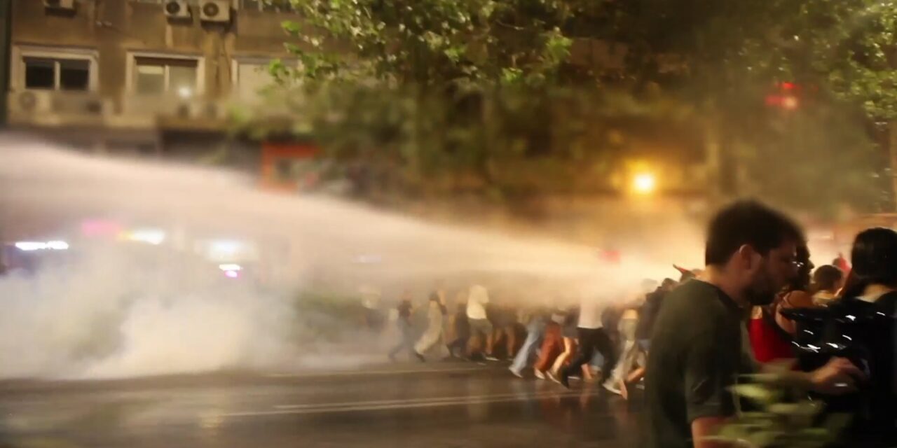 [Video] Αστυνομική θηριωδία στην Πανεπιστήμιου: Χτύπαγαν ξανά και ξανά τους φοιτητές σαν εχθρούς σε πόλεμο